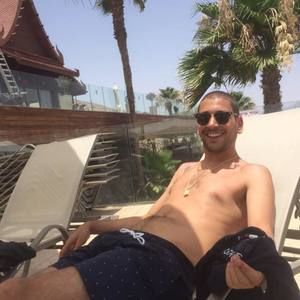 Meet your Posher, Gil