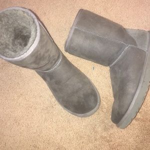 GREY UGG's