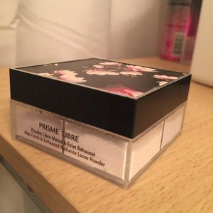 Givenchy finishing powder