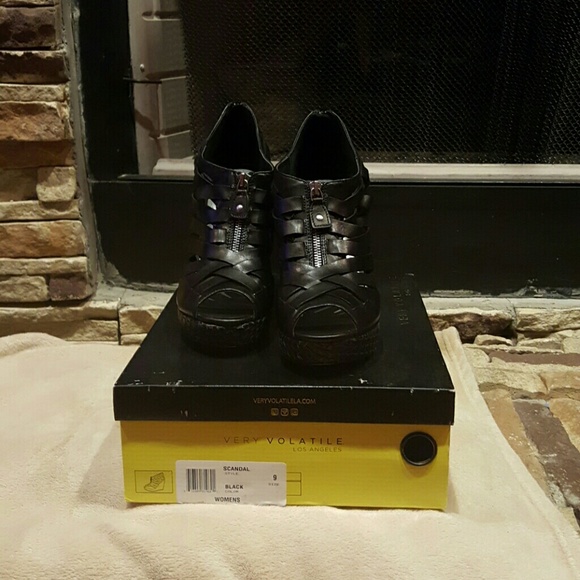 Leather black wedge shoes