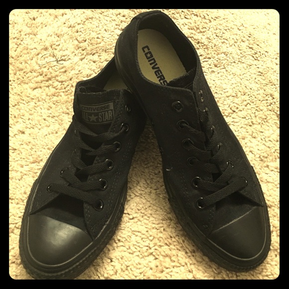 ⭕️SOLD⭕️Converse Chuck ll All Black Low tops