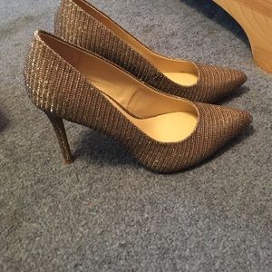 Carlos santana posy gold heels