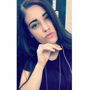 Meet your Posher, Lora