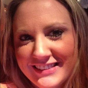 Meet your Posher, Elise