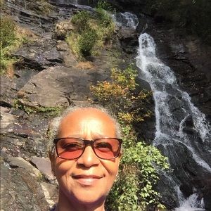 Meet your Posher, Deborah