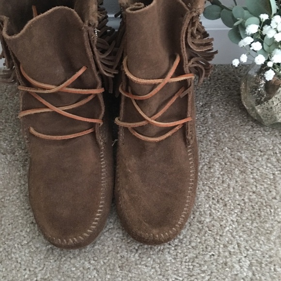 Minnetonka Fridge Boots