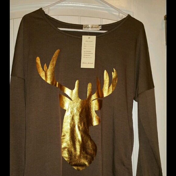 NWT-Boutique top with gold buck