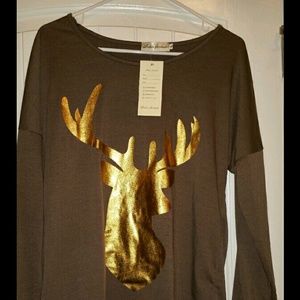 NWT-Boutique top with gold buck