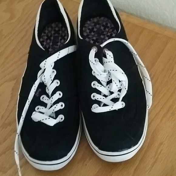 KEDS tennis shoes