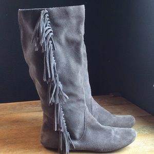 Suede gray frayed boots, very small to no heal