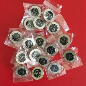 ❌SOLD❌#️⃣SEACRET- 1️⃣7️⃣ Award Pins