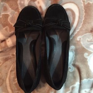 Nuture brand black suede pump