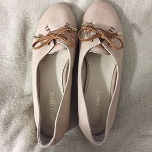 SALE!! ⬇️💰NWOT Taupe flats from South Korea 👟