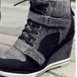 Meet your Posher, Monique