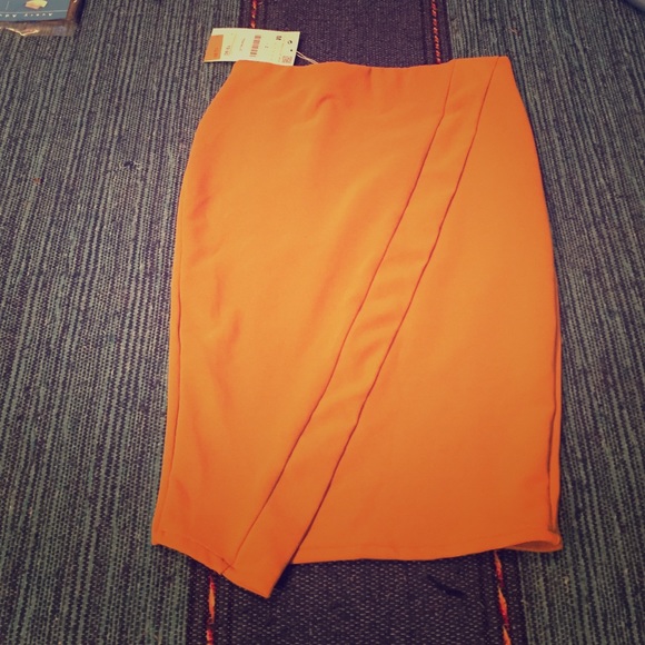 Zara Gold Pencil Skirt- (M)