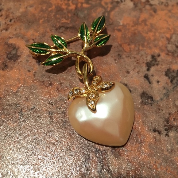 Pearlized heart pin