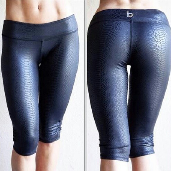 NWT Body Rock Sport Yoga Snakeskin Black CAPRI