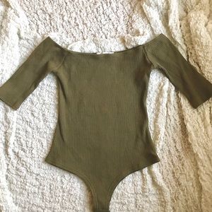 ‼️1HOUR FLASH SALE‼️Off shoulder olive bodysuit