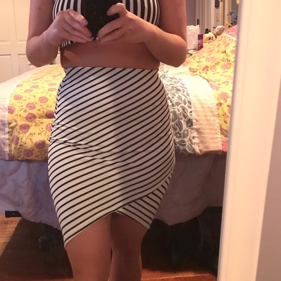 Zara white and black striped skirt - Picture 2 of 3