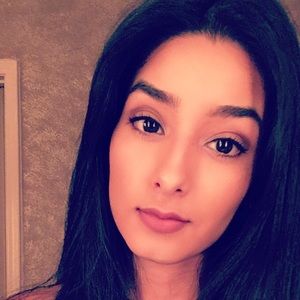 Meet your Posher, Adriana