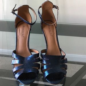 Brand new metallic blue heels by Shoedazzle sz 7.5