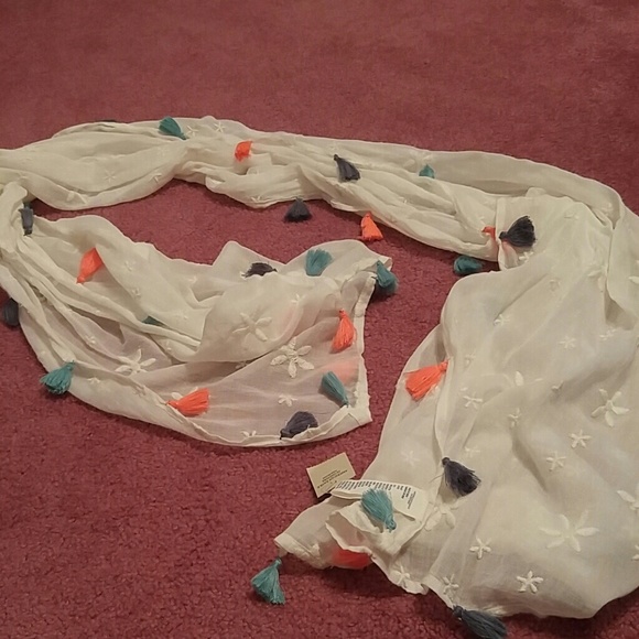 American Eagle scarf