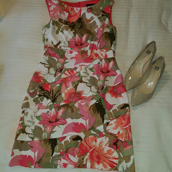 Lovely coral, cream, taupe sleeveless dress size 6