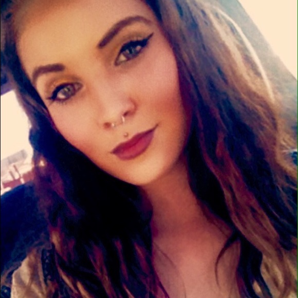 Meet your Posher, Macy - Picture 1 of 1