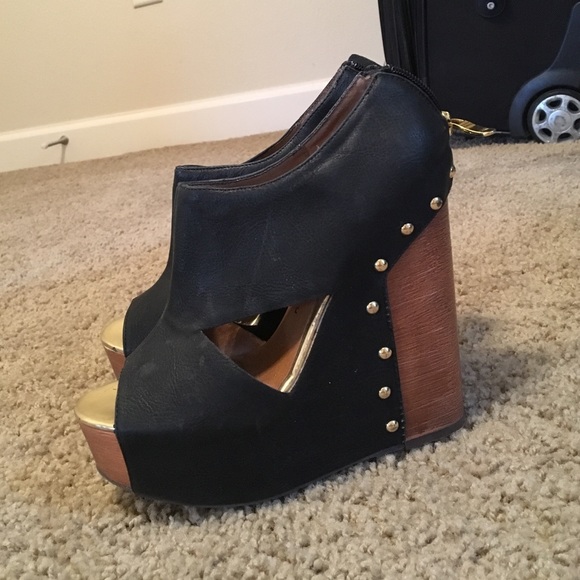 Chinese Laundry wedges