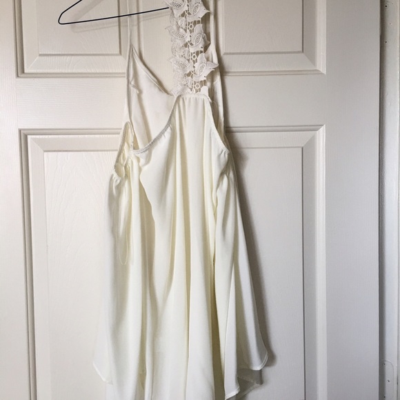 Off the shoulder cream & lace dress - Picture 3 of 3