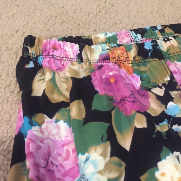 Soft, silky floral print leggings - Picture 2 of 3
