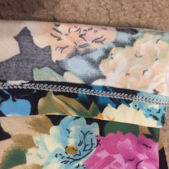 Soft, silky floral print leggings - Picture 3 of 3