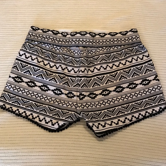 Nwot! Inseltown shorts! Super cute - Picture 2 of 4