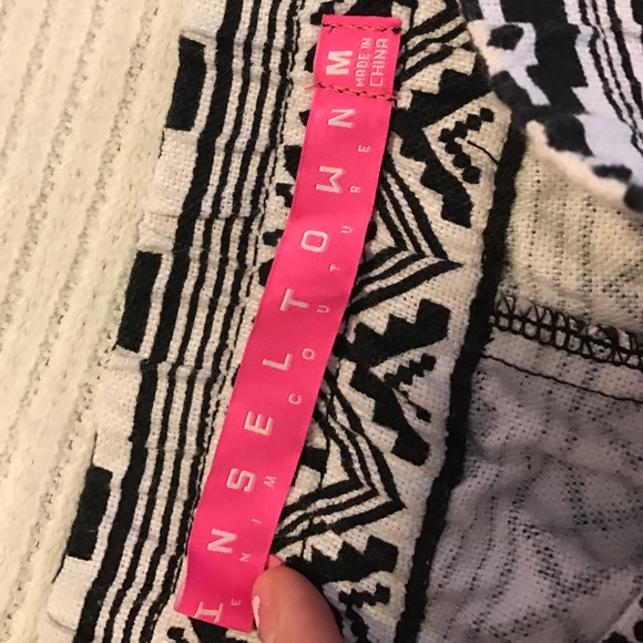 Nwot! Inseltown shorts! Super cute - Picture 3 of 4