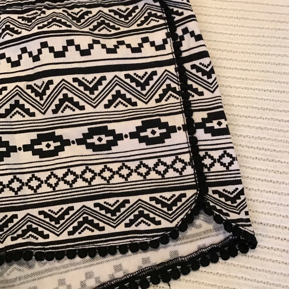 Nwot! Inseltown shorts! Super cute - Picture 4 of 4