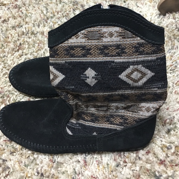 MinneTonka suede boots