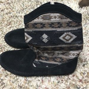 MinneTonka suede boots