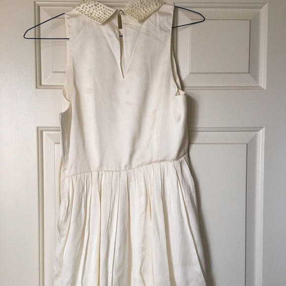 Collared and beaded (pearls) cream vintage dress! - Picture 3 of 4