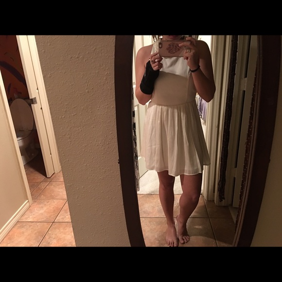 Collared and beaded (pearls) cream vintage dress! - Picture 4 of 4