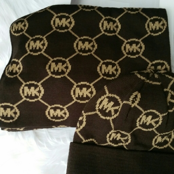 🚨REMOVING IN 2 HRS 🚨Michael Kors BOX SET - Picture 3 of 4