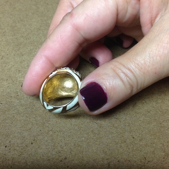 Ring - Picture 3 of 4