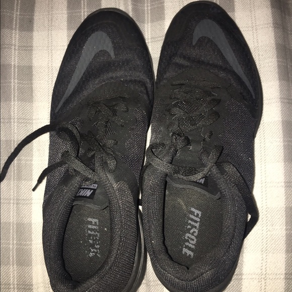 Nike shoes black
