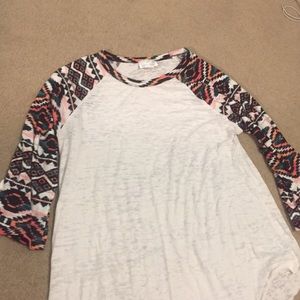 Light mid sleeve baseball tshirt