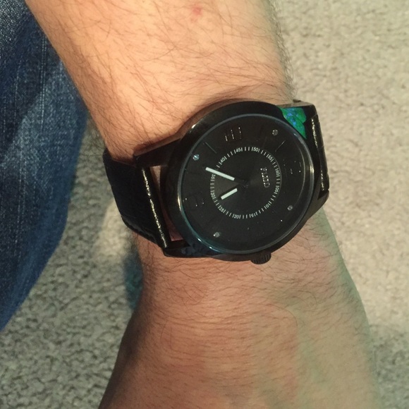All black fluid watch - Picture 2 of 2