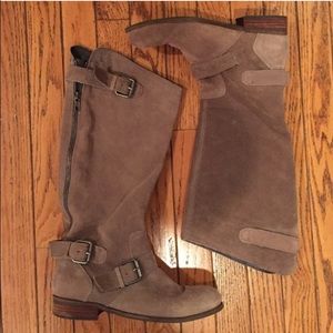 Tan Dolce Vita boots.