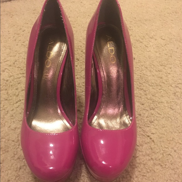 Fuchsia pumps