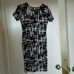 Black and white bodycon dress.