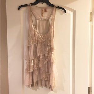 Lace tank with tapered layers