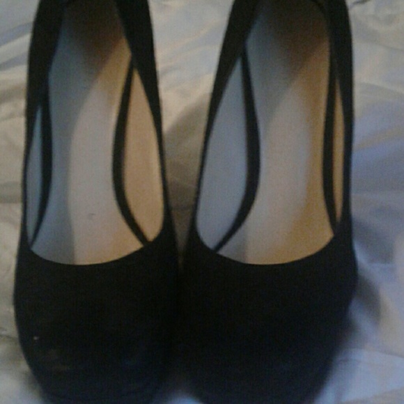 Shoes - Picture 3 of 4