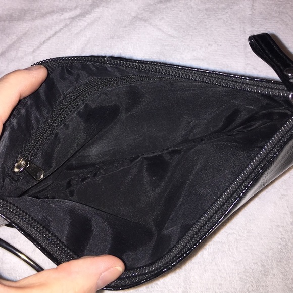 Clutch - Picture 2 of 4